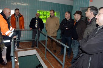 Bild: Intessierte Bürger besichtigen ein Wasserwerk der Hochsauerlandwasser GmbH